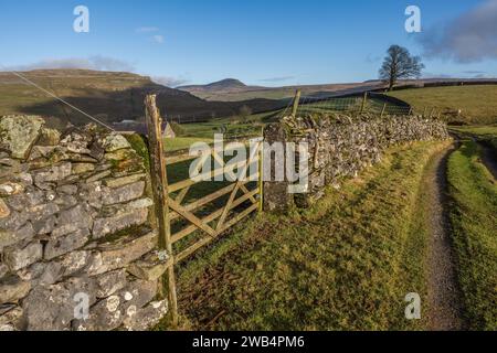 06.01.2024 Austwick, Craven, North Yorkshire, UK.sur le pont Pennine près de Feizor dans les Yorkshire Dales Banque D'Images