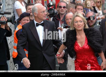 La légende du football FRANZ BECKENBAUER est décédée le 7 janvier 2024 - St. MORITZ, Suisse. 12 juin 2009. Franz BECKENBAUER avec son épouse Heidi - Boris BECKER Hochzeit à St. Moritz - mariage de B. BECKER avec Lilly KERSSENBERG - Eglise, Kirchliche Trauung - copyright photo © ATP Bernd ISEMANN (Bernd ISEMANN/ATP/SPP) crédit : SPP Sport Press photo. /Alamy Live News Banque D'Images