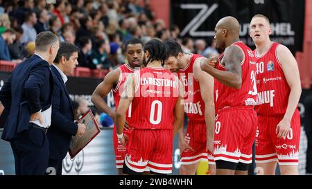 Tuebingen, Deutschland. 08 janvier 2024. Auszeit mit Headcoach Sasa Filipovski (paniers de Wuerzburg). 08.01.2024, basket-ball, BBL, Tigers Tuebingen Wuerzburg baskets, GER, Tuebingen, Paul Horn-Arena. Crédit : dpa/Alamy Live News Banque D'Images