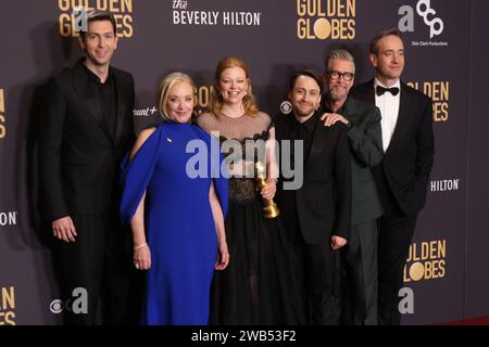 Beverly Hills, États-Unis. 07 janvier 2024. (G-D) Nicholas Braun, J. Smith-Cameron, Matthew MacFadyen, Alan Ruck, Kieran Culkin, Sarah Snook, Jesse Armstrong, Frank Rich et Mark Mylod, lauréats de la meilleure série télévisée - drame pour "succession", posent dans la salle de presse lors de la 81e édition annuelle des Golden Globe Awards au Beverly Hilton le 07 janvier 2024 à Beverly Hills, Californie. Photo : Crash/imageSPACE crédit : Imagespace/Alamy Live News Banque D'Images