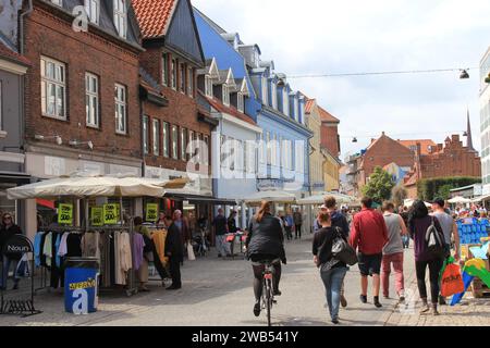 Petite ville de Roskilde, Danemark, pendant le célèbre festival de Roskilde. Le festival est l'un des plus grands festivals de musique en Europe. Banque D'Images