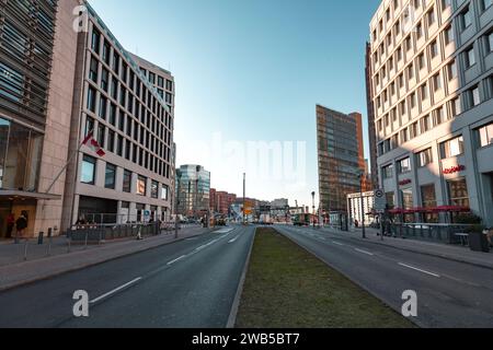 Berlin, Allemagne - 15 DEC 2021: Station de métro Potsdamer Platz à berlin, Allemagne. Banque D'Images