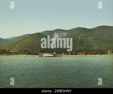 Mt. Prospect and fort William Henry Hotel, Lake George, New York 1904. Banque D'Images