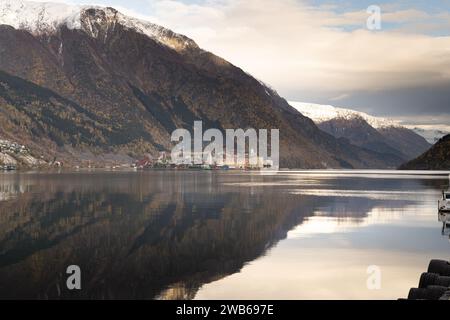 ODDA, municipalité d'Ullensvang, comté de Vestland est situé dans le sud-est du comté de Hordaland, entourant l'extrémité sud du Sørfjorden Banque D'Images