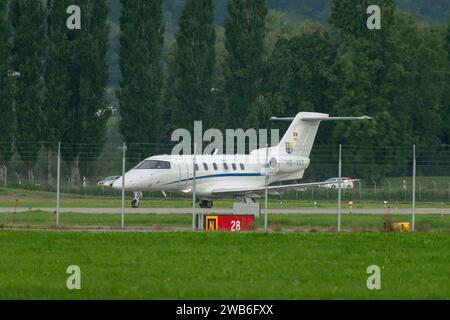 Aéroport d'Altenrhein, Saint-Gall, Suisse, le 12 septembre 2023 un avion HB-VAE Pilatus PC-24 roule sur la piste Banque D'Images