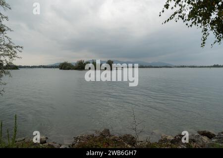 Bregenz, Autriche, 14 septembre 2023 vue sur le lac de Constance par temps nuageux Banque D'Images