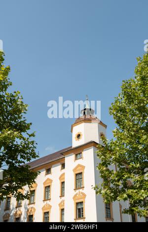 Kempten, Allemagne, 8 septembre 2023 bâtiments historiques et traditionnels dans le centre-ville par une journée ensoleillée Banque D'Images