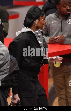 Washington, DC, États-Unis. 8 janvier 2024. Winnie Harlow assiste au Washington Wizards vs Oklahoma City Thunder Game au Capital One Arena à Washington, DC le 8 janvier 2024. Crédit : Mpi34/Media Punch/Alamy Live News Banque D'Images