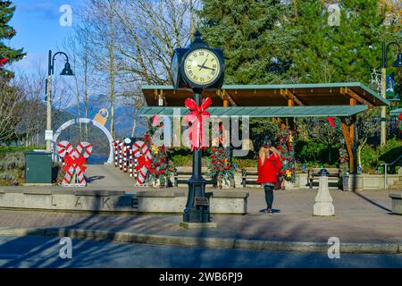 Horloge de ville, affichage de Noël, Harrison Hot Springs, Colombie-Britannique, Canada Banque D'Images