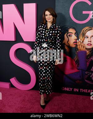 New York, États-Unis. 08 janvier 2024. Tina Fey arrive sur le tapis rouge lors de la première de Mean Girls au AMC Lincoln Square Theater le 8 janvier 2024 à New York. Photo de John Angelillo/UPI crédit : UPI/Alamy Live News Banque D'Images