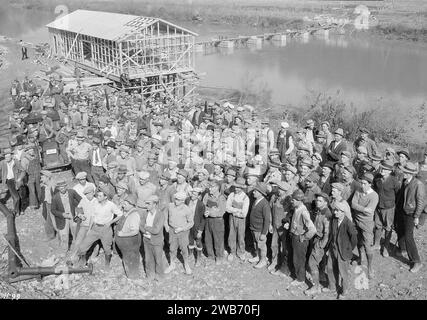 ''un groupe montrant quelques-uns des hommes travaillant au barrage Norris.'' - Banque D'Images