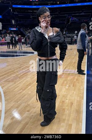 Washington, DC, États-Unis. 8 janvier 2024. Winnie Harlow assiste au Washington Wizards vs Oklahoma City Thunder Game au Capital One Arena à Washington, DC le 8 janvier 2024. Crédit : Mpi34/Media Punch/Alamy Live News Banque D'Images