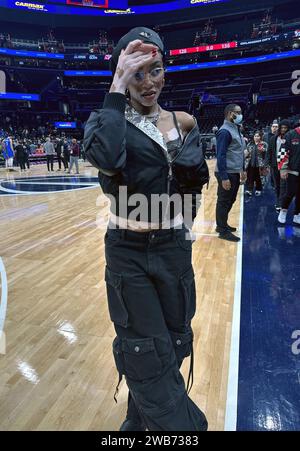 Washington, DC, États-Unis. 8 janvier 2024. Winnie Harlow assiste au Washington Wizards vs Oklahoma City Thunder Game au Capital One Arena à Washington, DC le 8 janvier 2024. Crédit : Mpi34/Media Punch/Alamy Live News Banque D'Images