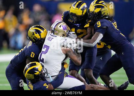 Houston, États-Unis. 08 janvier 2024. Le Wide Receiver des Huskies de Washington, Ja'Lynn Polk, est abattu par les Wolverines du Michigan au quatrième quart-temps lors du championnat national des éliminatoires de football universitaire 2024 au NRG Stadium de Houston, Texas, le lundi 8 janvier 2024. Photo de Kevin M. Cox/UPI crédit : UPI/Alamy Live News Banque D'Images