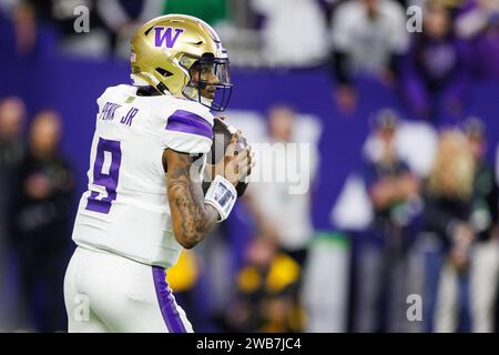 08 janvier 2024 : le quarterback Michael Penix Jr. (9 ans) passe le ballon lors des éliminatoires du championnat national de football universitaire entre les Huskies de Washington et les Wolverines du Michigan au NRG Stadium de Houston, Texas. John Mersits/CSM Banque D'Images