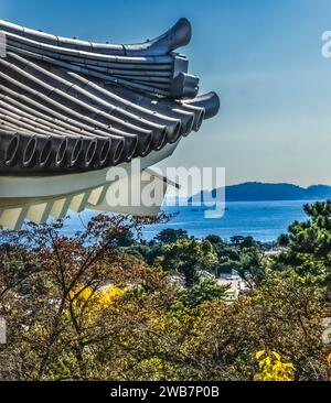 Château Roof Viewpoint Observatory automne Sagami Bay Péninsule d'Izu bateaux de pêche Hojo Castle Odawara Kanagawa Japon. Le clan Hojo contrôle le château jusqu'en 15 Banque D'Images