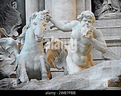 ''Triton à cheval de mer ailé'' (1759-1762) de Pietro Bracci (Rome 1700-Rome 1773) - la fontaine de Trevi à Rome (24318132555). Banque D'Images