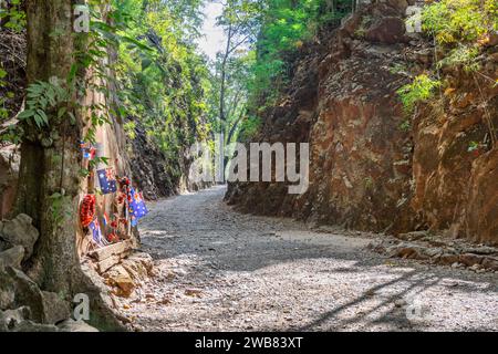 Hellfire Pass (Konyu Cutting) sur le chemin de fer de la mort Thai-Burma, Kanchanaburi, Thaïlande. Banque D'Images