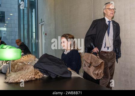 Gand, Belgique. 09 janvier 2024. L'avocat Hans Rieder photographié au début d'une séance dans le procès contre l'ancien député Van Langenhove et certains de ses collègues du mouvement flamand d'extrême droite de jeunesse 'Schild en Vriendenn', accusé de racisme et de sexisme, devant le tribunal correctionnel de Gand, mardi 09 janvier 2024. BELGA PHOTO JONAS ROOSENS crédit : Belga News Agency/Alamy Live News Banque D'Images