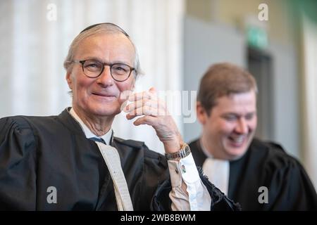 Gand, Belgique. 09 janvier 2024. L'avocat Hans Rieder est photographié au début d'une séance du procès intenté contre l'ancien député Van Langenhove et certains de ses collègues du mouvement flamand d'extrême droite de jeunesse 'Schild en Vriendenn', accusé de racisme et de sexisme, devant le tribunal correctionnel de Gand, mardi 09 janvier 2024. BELGA PHOTO JONAS ROOSENS crédit : Belga News Agency/Alamy Live News Banque D'Images