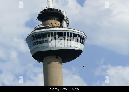 Rotterdam, pays-Bas - Mai 27 2017 : tour d'observation Euromast, détail de la plate-forme avec aventure d'adrénaline en rappel Banque D'Images