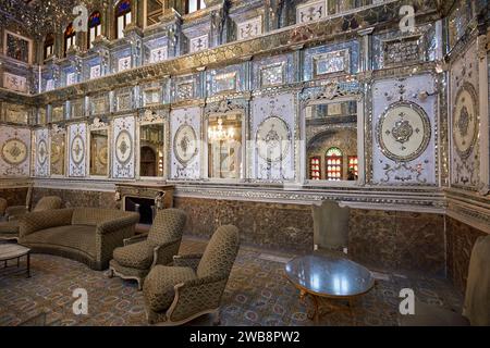 Vue intérieure du Shams ol Emareh (bâtiment du Soleil, alias édifice du Soleil) dans le Palais du Golestan, site du patrimoine mondial de l'UNESCO. Téhéran, Iran. Banque D'Images