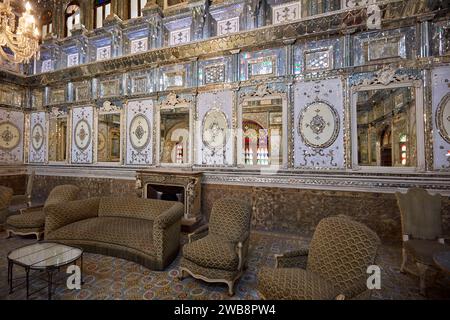 Vue intérieure du Shams ol Emareh (bâtiment du Soleil, alias édifice du Soleil) dans le Palais du Golestan, site du patrimoine mondial de l'UNESCO. Téhéran, Iran. Banque D'Images