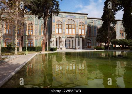 Vue extérieure sur le Palais Golestan, ancienne résidence royale de la dynastie Qajar et site classé au patrimoine mondial de l'UNESCO. Téhéran, Iran. Banque D'Images