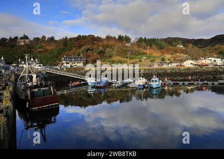 Bateaux de pêche dans le port du village de Gairloch, Wester Ross, North West Highlands of Scotland, Royaume-Uni Banque D'Images