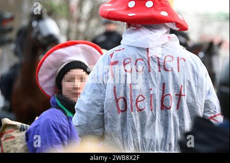 Räuming des Aktivisten-camps im Fechenheimer Wald 18.01.2023 Francfort Räuming des Aktivisten-camps im Fechenheimer Wald an der Borsigallee. Im Bild : Demonstranten Frankfurt Frankfurt Hessen Allemagne *** nettoyage du camp d'activistes dans la forêt de Fechenheim 18 01 2023 Francfort nettoyage du camp d'activistes dans la forêt de Fechenheim sur Borsigallee dans l'image manifestants Frankfurt Frankfurt Hessen Allemagne Banque D'Images