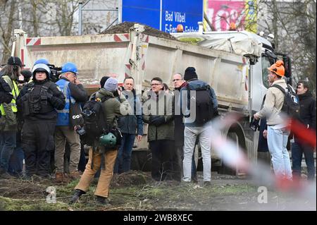 Räuming des Aktivisten-camps im Fechenheimer Wald 18.01.2023 Francfort Räuming des Aktivisten-camps im Fechenheimer Wald an der Borsigallee. Im Bild de gauche à droite : Innenminister Peter Beuth, Ministerpräsident Boris Rhein kommen. Francfort Francfort Hesse Allemagne *** nettoyage du camp d'activistes dans la forêt de Fechenheim 18 01 2023 Francfort nettoyage du camp d'activistes dans la forêt de Fechenheim sur Borsigallee dans la photo l r Ministre de l'intérieur Peter Beuth, Ministre Président Boris Rhein Come Frankfurt Frankfurt Hesse Allemagne Banque D'Images