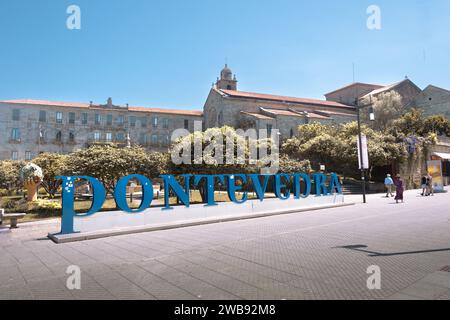 Panneau bleu Pontevedra. Avec sur le couvent et l'église convento e Iglesia de San Francisco Pontevedra nord-ouest de l'Espagne. Banque D'Images