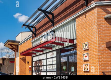 Langley Centre, Langley Bypass, Colombie-Britannique, Canada. Vue sur la rue d'un magasin et des magasins dans un Langley BC. Photo de voyage - 20 septembre 2023 Banque D'Images