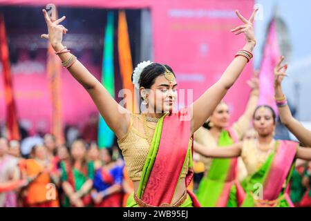 Artistes d'un groupe de danse gujarati, Festival Diwali à Trafalgar Square pour marquer le nouvel an hindou, Londres, Royaume-Uni Banque D'Images