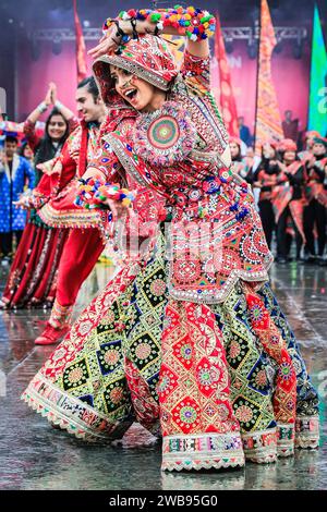 Artistes d'un groupe de danse gujarati, Festival Diwali à Trafalgar Square pour marquer le nouvel an hindou, Londres, Royaume-Uni Banque D'Images