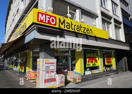 WUPPERTAL, ALLEMAGNE - 19 SEPTEMBRE 2020 : MFO Matratzen magasin de matelas à prix réduit spécialisé à Wuppertal, Allemagne. Banque D'Images