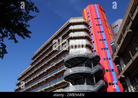 ESSEN, ALLEMAGNE - 20 SEPTEMBRE 2020 : campus de l'Université de Duisburg-Essen à Essen, Allemagne. C'est l'une des 10 plus grandes universités d'Allemagne. Banque D'Images