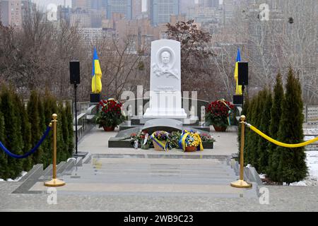 KIEV, UKRAINE - 09 JANVIER 2024 - Un mémorial au premier président de l'Ukraine indépendante, Leonid Kravchuk, érigé au cimetière Baikove, Kiev, capit Banque D'Images