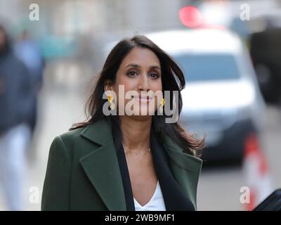 Londres, Royaume-Uni, 9 janvier 2024. Claire Coutinho, secrétaire d'État à la sécurité énergétique et à Net Zero quitte Downing Street n° 10 après la réunion du Cabinet. Banque D'Images