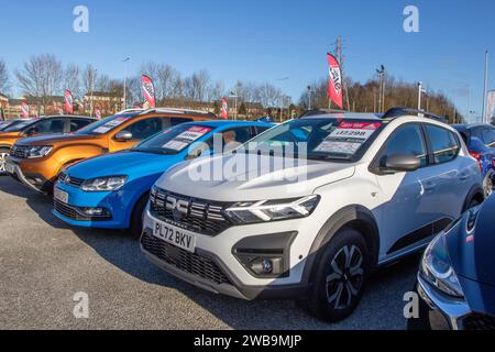 2023 Dacia Sandero Stepway Journey TCE TCE 90 Start/Stop White car Hatchback Petrol 999 cc sur la piste des concessionnaires ; voitures d'occasion à vendre à Preston, Royaume-Uni Banque D'Images