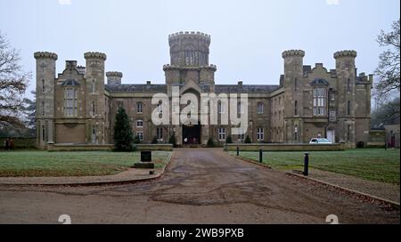 Château de Studley par temps brumeux. Banque D'Images