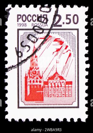 MOSCOU, RUSSIE - 17 NOVEMBRE 2023 : le timbre-poste imprimé en Russie montre le Kremlin de Moscou, 3e émission courante de la série Fédération de Russie, vers 1998 Banque D'Images