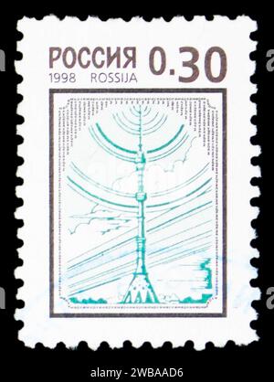 MOSCOU, RUSSIE - 17 NOVEMBRE 2023 : le timbre-poste imprimé en Russie montre la tour de télévision Ostankino, Moscou, 3e émission courante de la série Fédération de Russie Banque D'Images