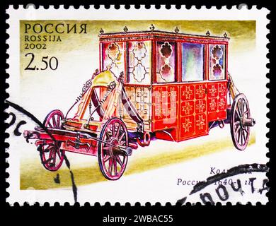 MOSCOU, RUSSIE - 17 NOVEMBRE 2023 : timbre-poste imprimé en Russie montre Carriage russe (années 1640), Antique Carriages - Moscow Kremlin series, circa 2 Banque D'Images