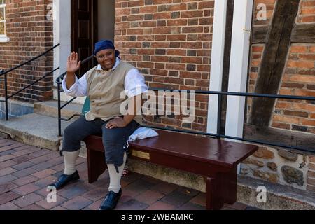 Old Salem, Caroline du Nord, États-Unis - 26 octobre 2023 : Maison des frères et propriété construite en 1771 et un ajout de briques construit en 1786. A période costumée ma Banque D'Images