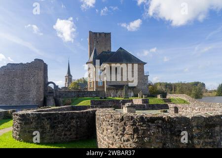 Ruines du château dans le village appelé Useldingen à l'automne Banque D'Images