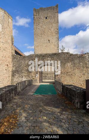 Ruines du château dans le village appelé Useldingen à l'automne Banque D'Images