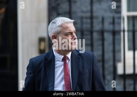 Londres, Royaume-Uni. 9 janvier 2024. Le secrétaire d'État à l'Environnement, à l'alimentation et aux Affaires rurales Steve Barclay quitte le 10, rue Downing après avoir assisté à la réunion hebdomadaire du Cabinet. Crédit : Wiktor Szymanowicz/Alamy Live News Banque D'Images