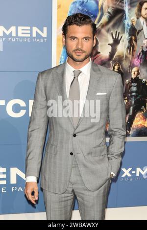 **PHOTO DE FICHIER** Adan Canto est décédé. NEW YORK, NY - 10 MAI : Adan Canto assiste à la première mondiale 'X-Men : Days of future Past' au Jacob Javits Center le 10 mai 2014 à New York. Crédit : Corredor99/MediaPunch Banque D'Images