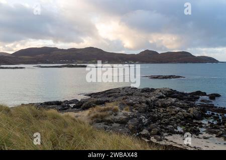 La plage de la baie de Sanna donnant sur la communauté isolée de Portuairk sur la péninsule Ardnamurchan Banque D'Images